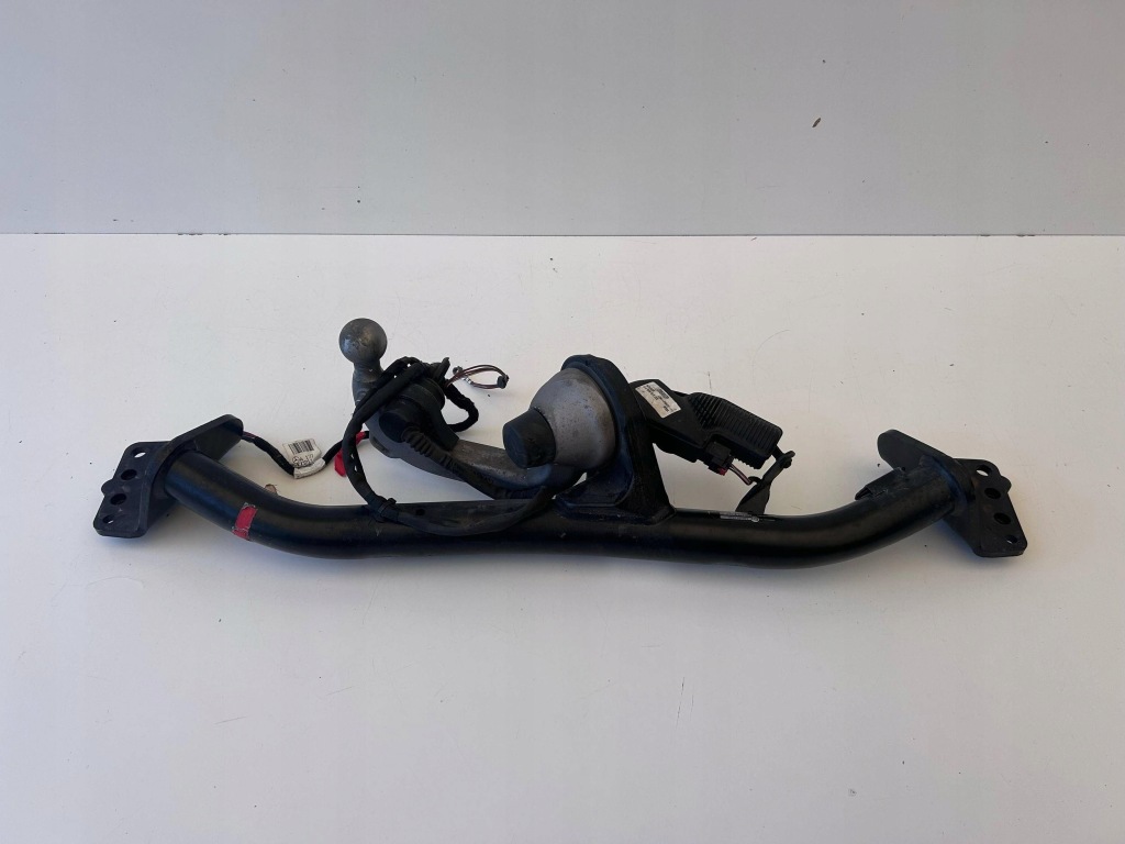 Купити Mercedes cla 118 фаркоп  буксирувальний 1183100700 оригінал
