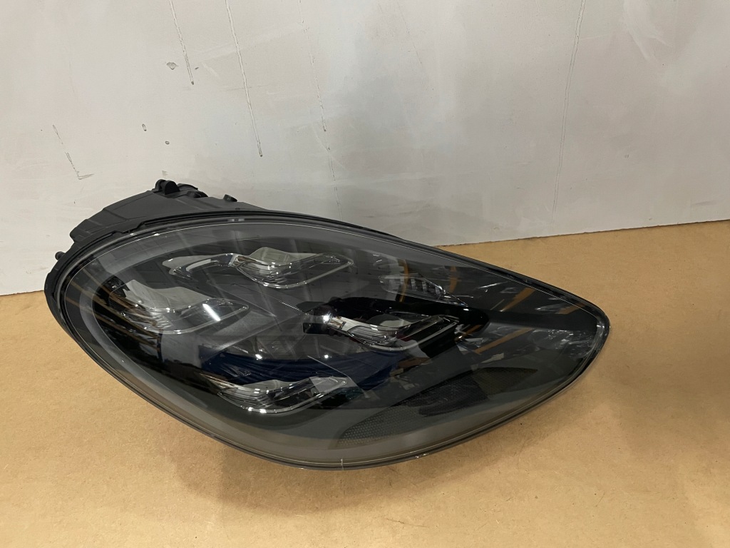 фото №1, Porsche panamera 971 лампа права full led matrix правий euro 971941036j