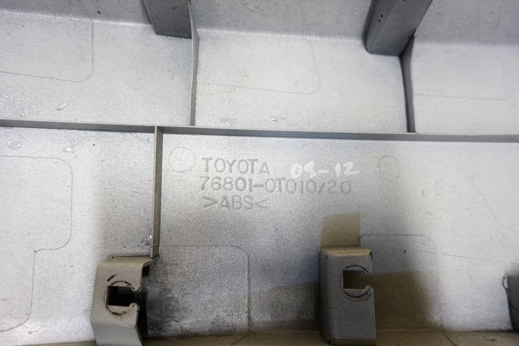 фото №11, Toyota venza 2009 - 2013 молдинг задняя накладка крышки багажник задняя 76801 0t010