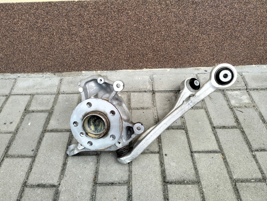 фото №1, Поворотный кулак левая bmw i3