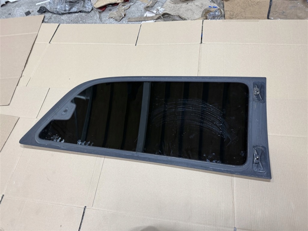 Стекло откидная левый задний  задняя long 04-14r mercedes viano vito w639 639 рестайлинг в Украине