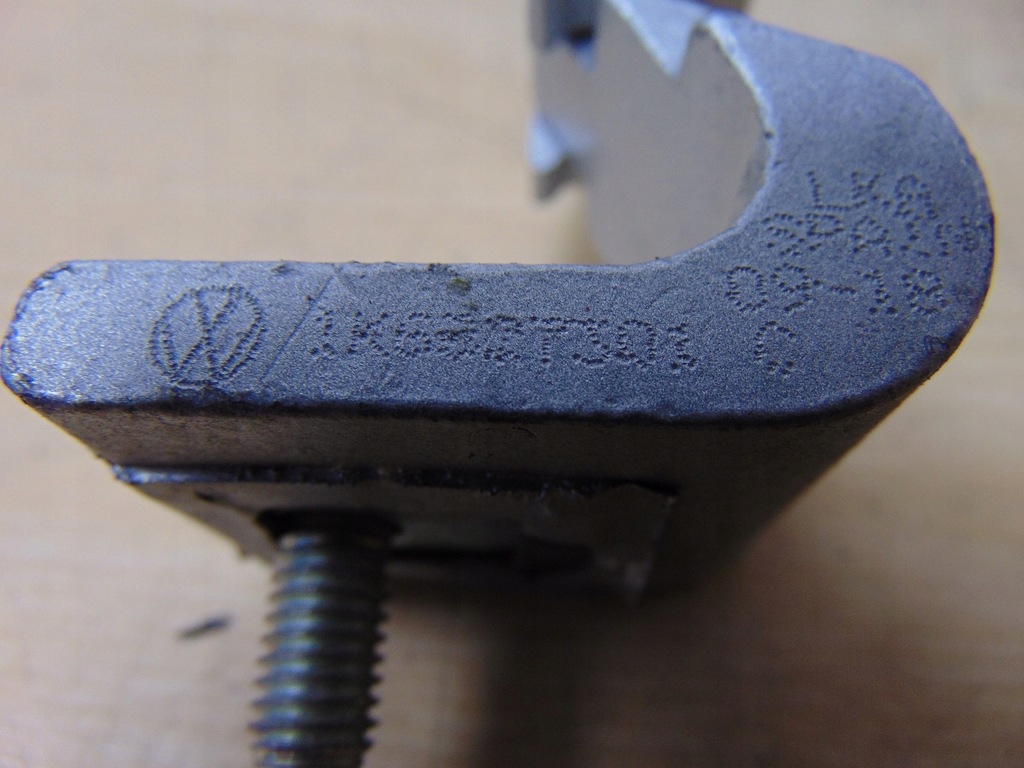 фото №6, Петля крышки задняя багажника vw golf v новый