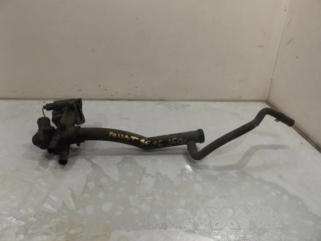 фото №1, Passat b6 1,6fsi корпус термостата