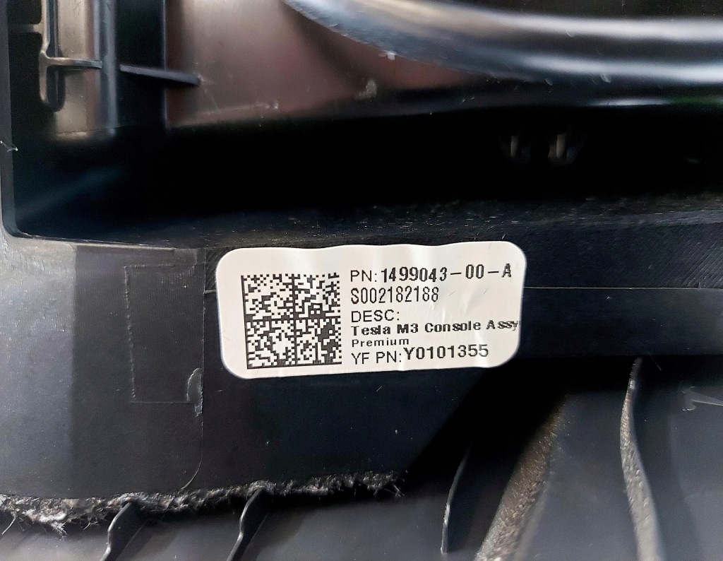 Tesla 3 tesla iii 19r. туннель средний подлокотник 1499043-00-a Доставка