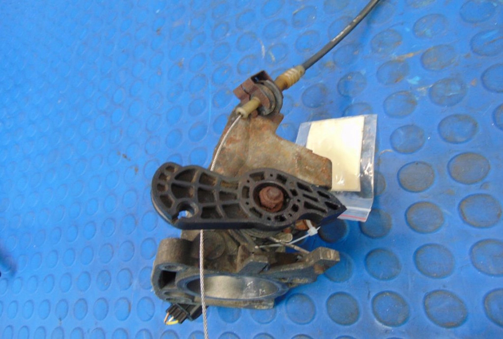 фото №8, Ford fiesta mk6 1.3 8v дросельна заслінка 2s6ucc