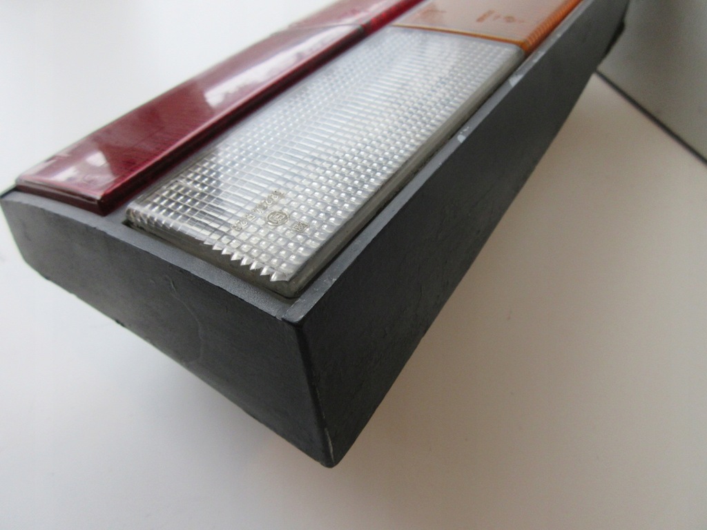 фото №8, Лампа задня ліва audi 100 c2 53264r + вкладиш