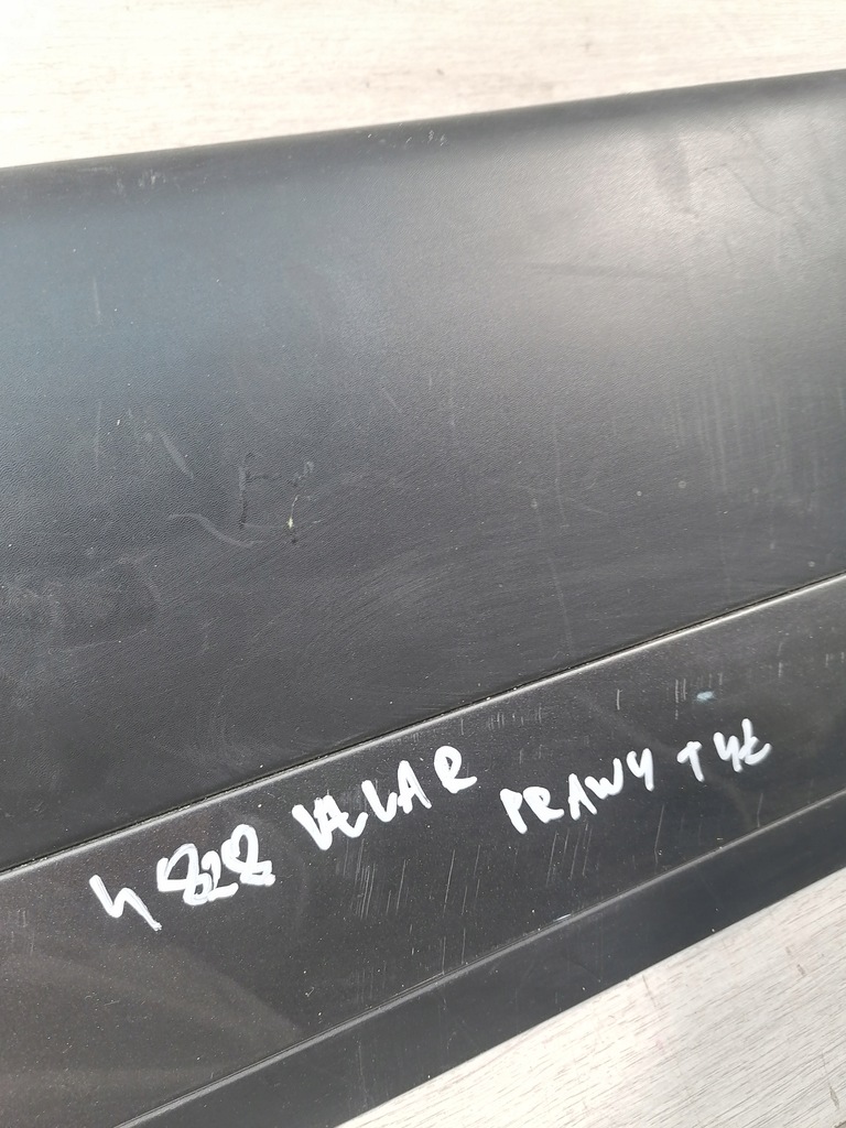 фото №10, Velar молдинг дверь правый задняя j8a2-274a48-a