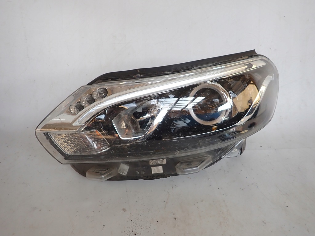 фото №1, Toyota proace ii 16- лампа левая перед передняя ксенон