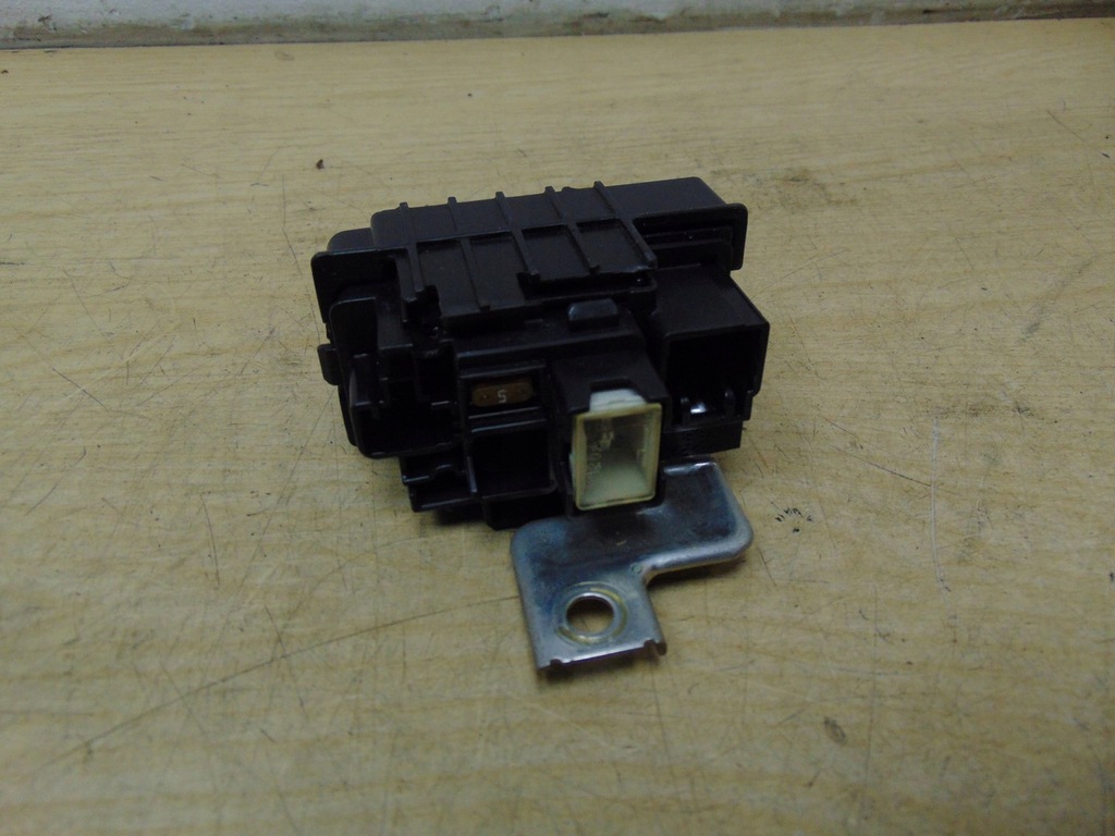 фото №4, Коробка предохранителей клеммы toyota prius ii hybrid 1.5