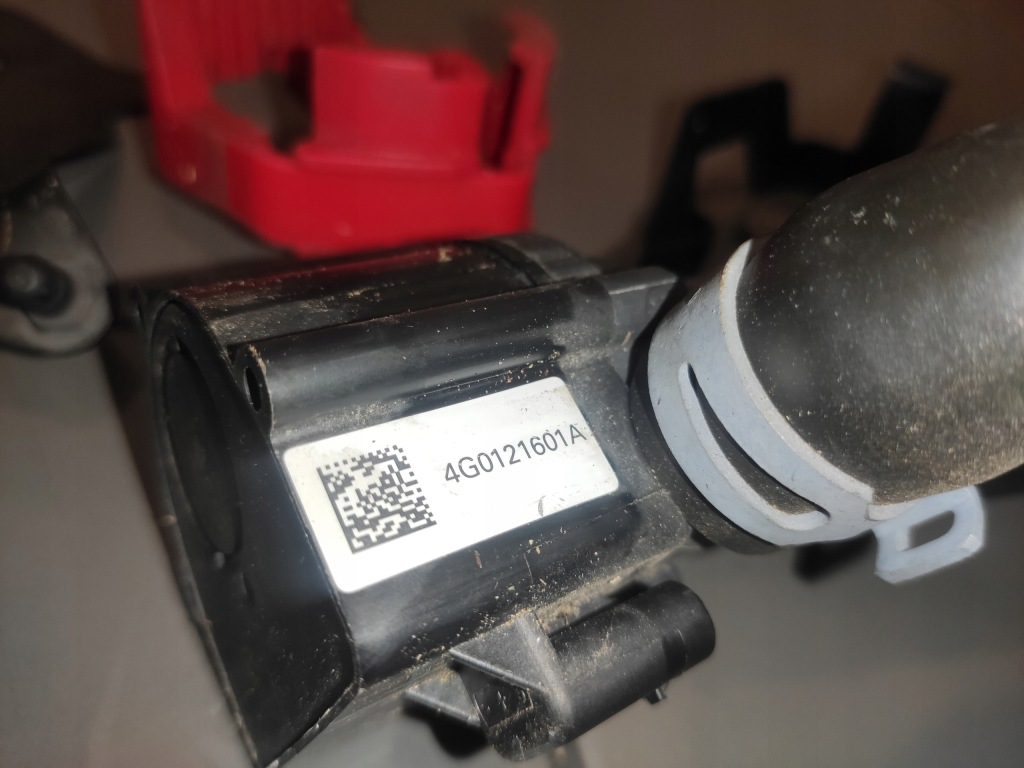 фото №10, Audi a7 4g8 a6 s6 c7 помпа насос воды кронштейн оригинал bdb