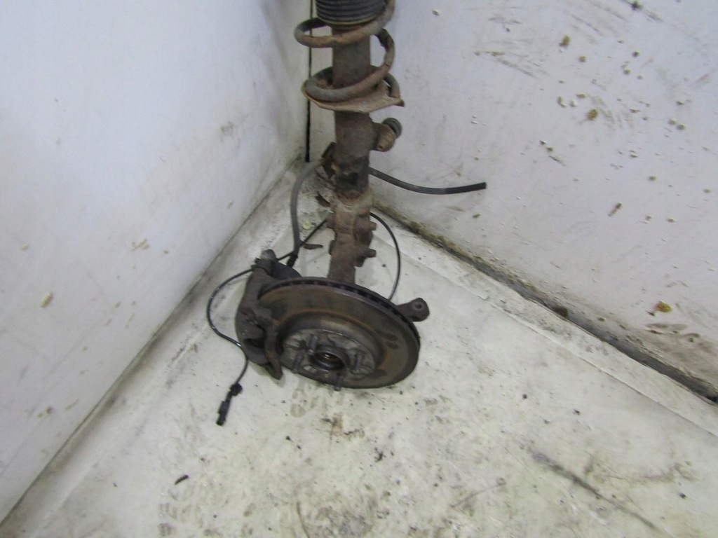 фото №1, Поворотный кулак амортизационная стойка левый перед nissan note ii e12