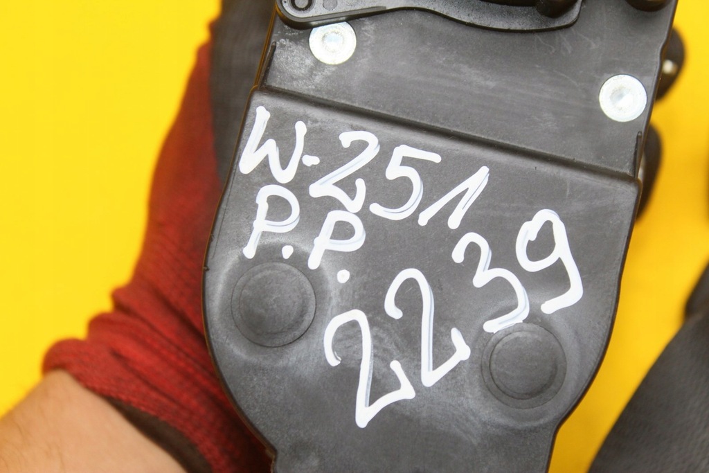 фото №9, Pas безопасности правый перед mercedes w251