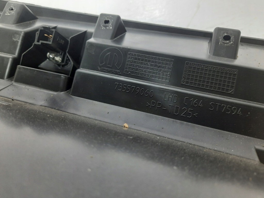 фото №9, Jeep renegade 2.4 15- бардачок пасажира 735579060 usa