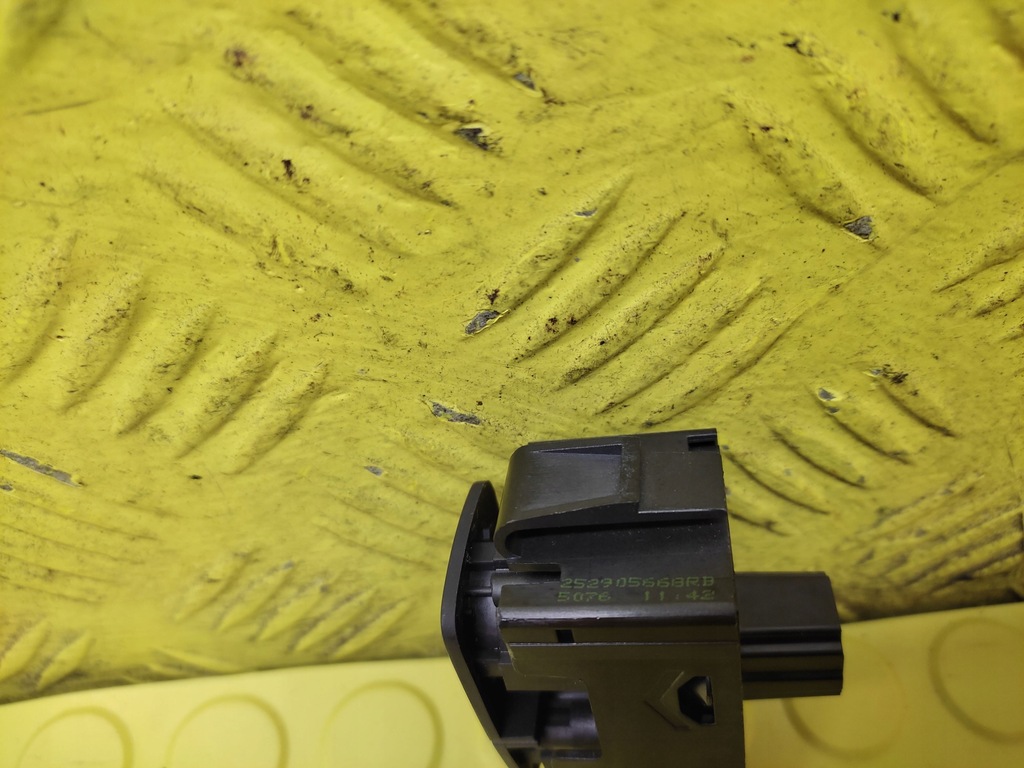 фото №5, Dacia sandero переключатель аварийных 252905668r