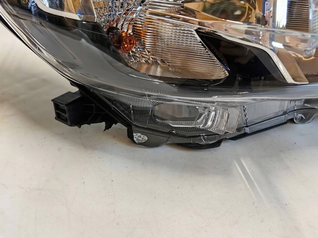 фото №7, Toyota hilux viii lift- лампа звичайна права polecam