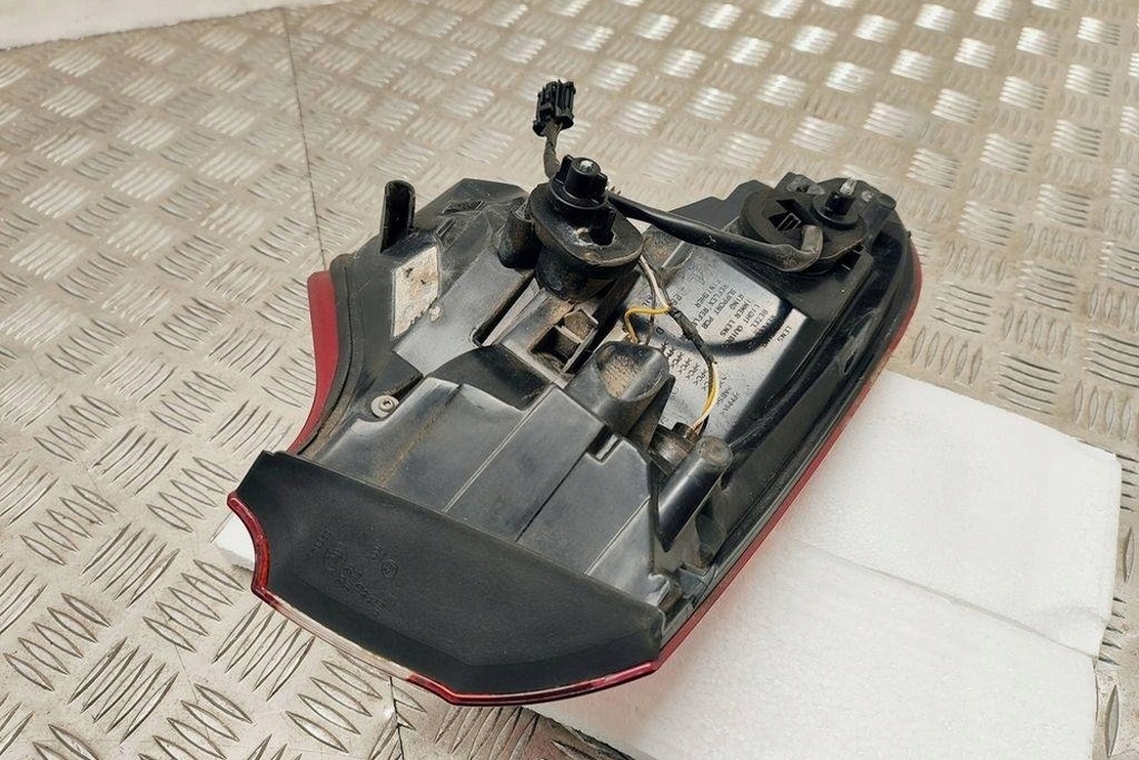 фото №9, Лампа правая задняя citroën ds5 1090029 2.0l дизель 2012