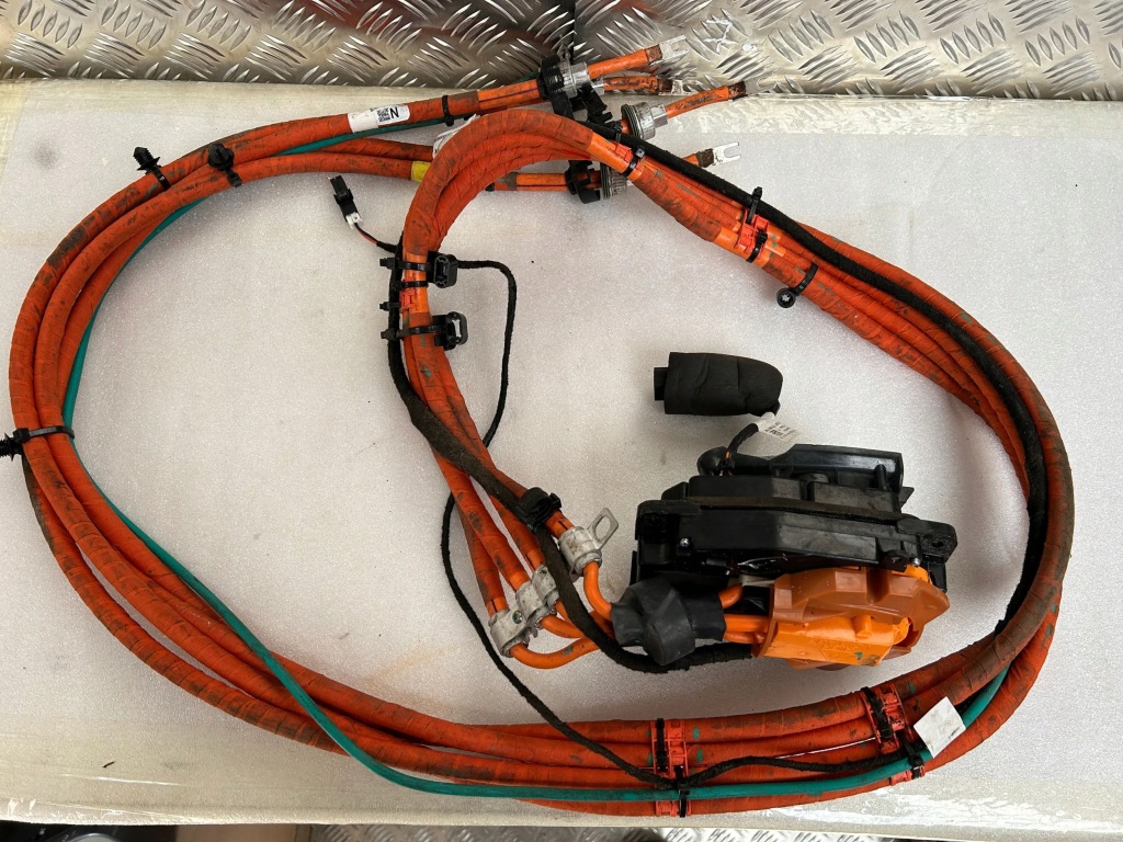 фото №1, Tesla model s 2017 роз'єм заряджання автомобіля електричний 106135300f