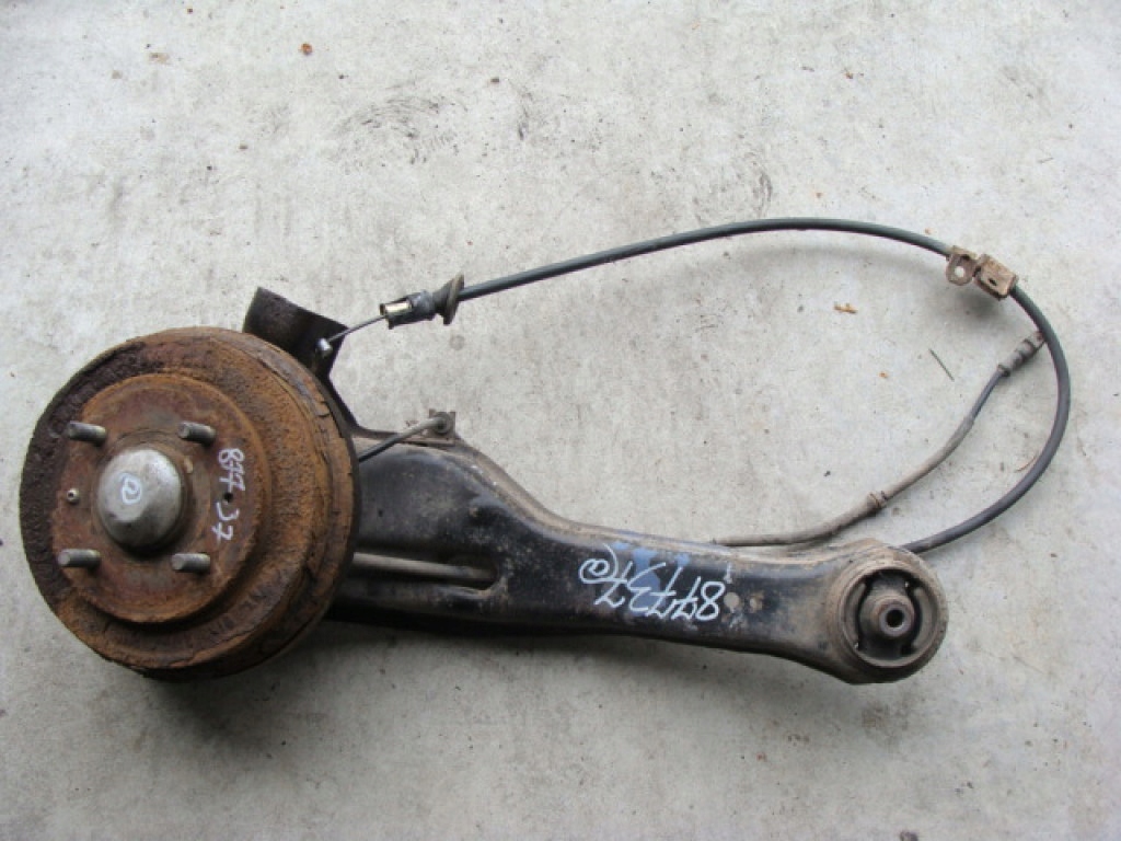 фото №1, Рычаг задняя правый с ступица bębnem abs space star