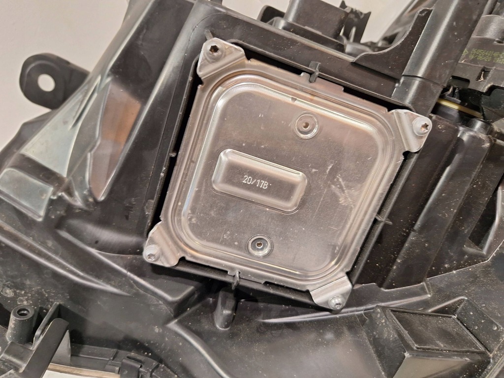 фото №8, Лампа перед права full led 260107933r renault clio v 19-