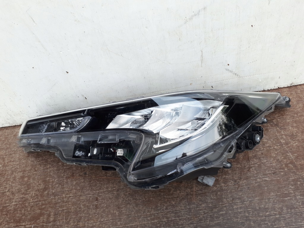 фото №7, Toyota corolla e21 hb kombi 19- лампа передняя левая led 81150-02s60