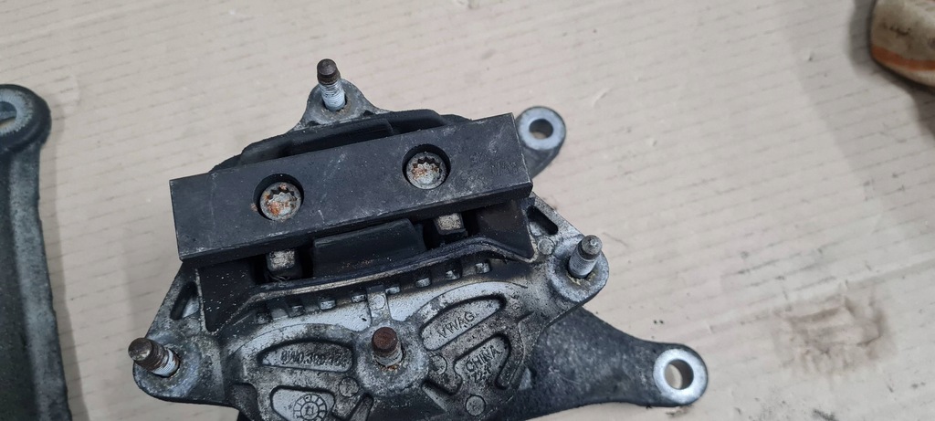 фото №8, A4 b9 8w кронштейн кронштейн коробки передач 2.0 tdi 8w0399118c 8w0399262ae a5 8w