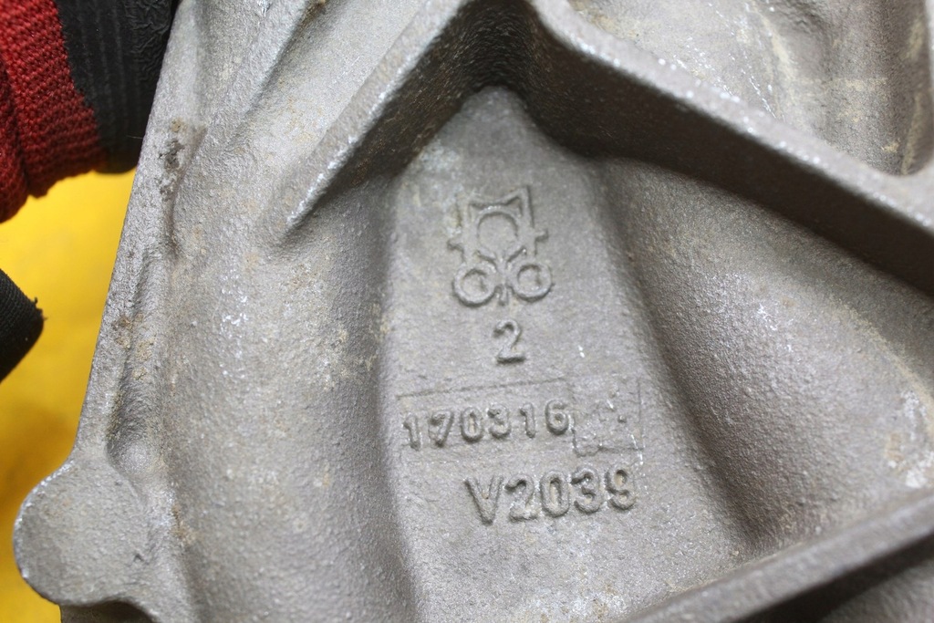 фото №8, Основание фильтра масла aston martin 5.2 b v12 twin turbo db11 hy53-8b547-ab