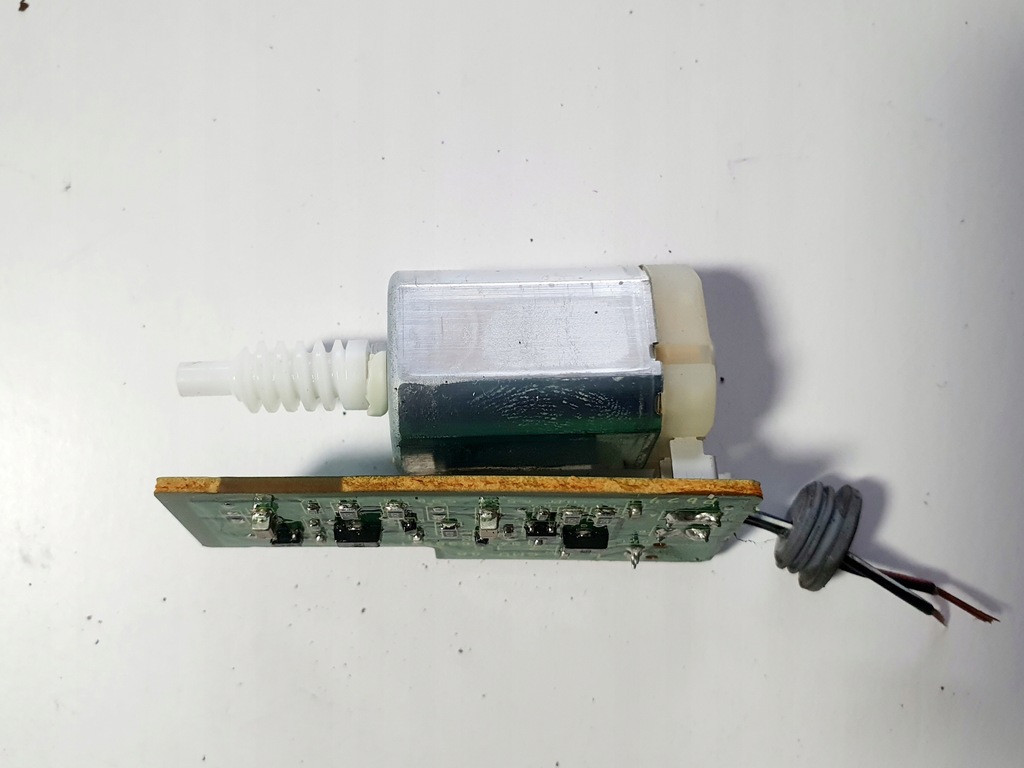 фото №7, Моторчик складывания зеркало левый mazda 3 bm 13-17r 6 gj 12-16r