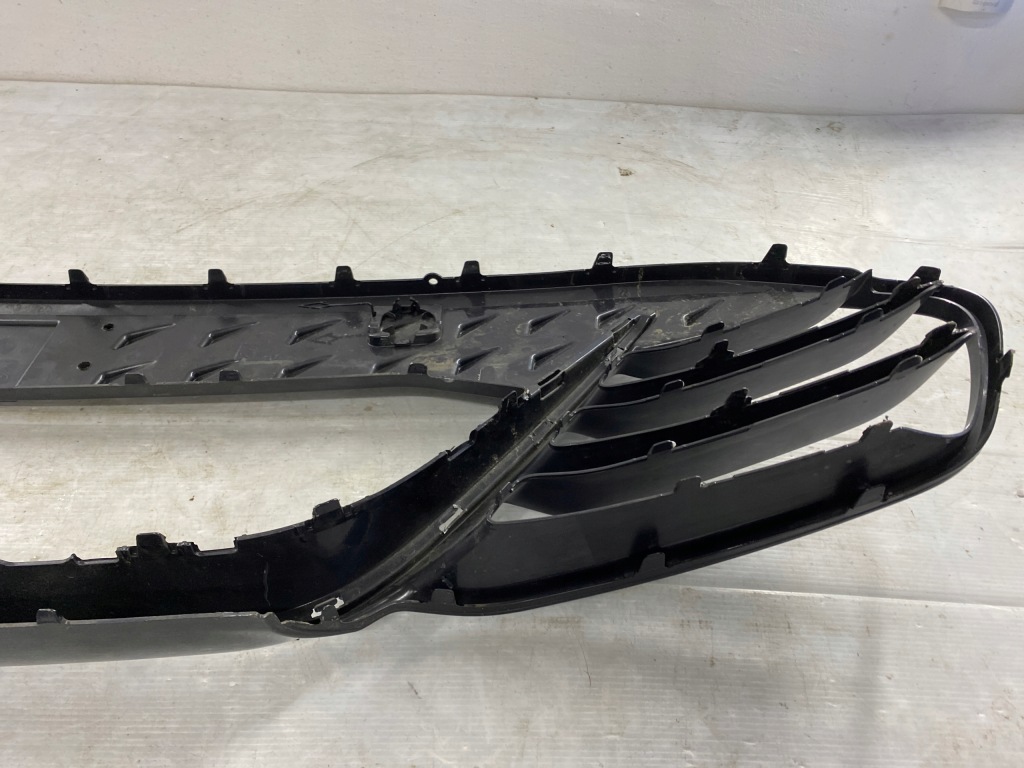 Решётка средняя бампера cupra born 10e805903c Недорого