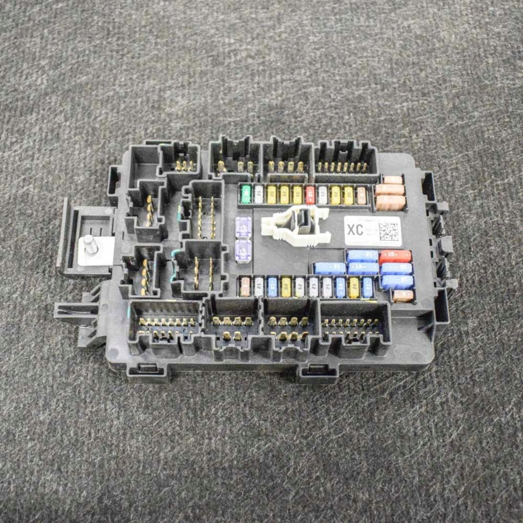 Купити Tesla model x 2016 коробка запобіжників / комплект