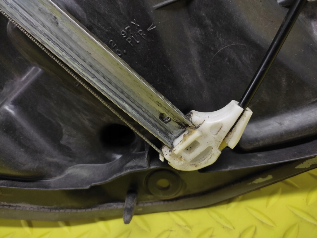 фото №5, Mazda 6 підйомник скло правий задня