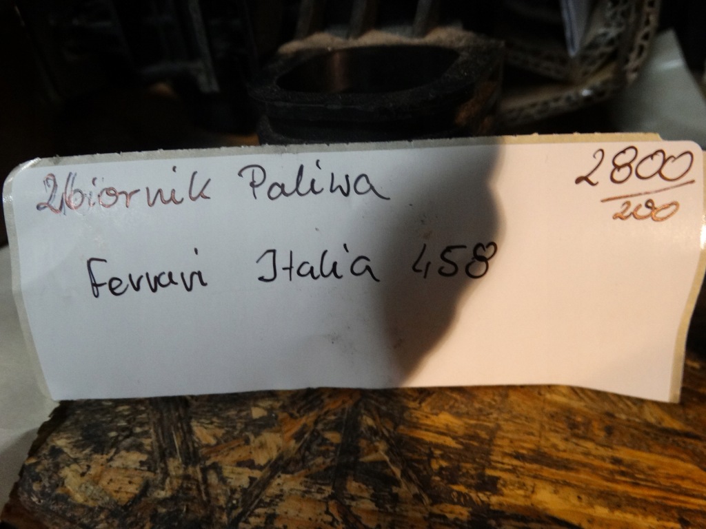 Idealny комплект . бак пального ferrari italia 458 1 Недорого