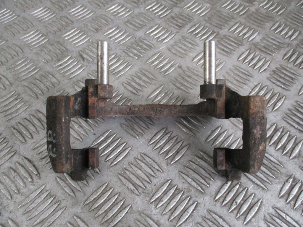 фото №7, Скоба перед hyundai i30 1.4 b 07-12 12 r.