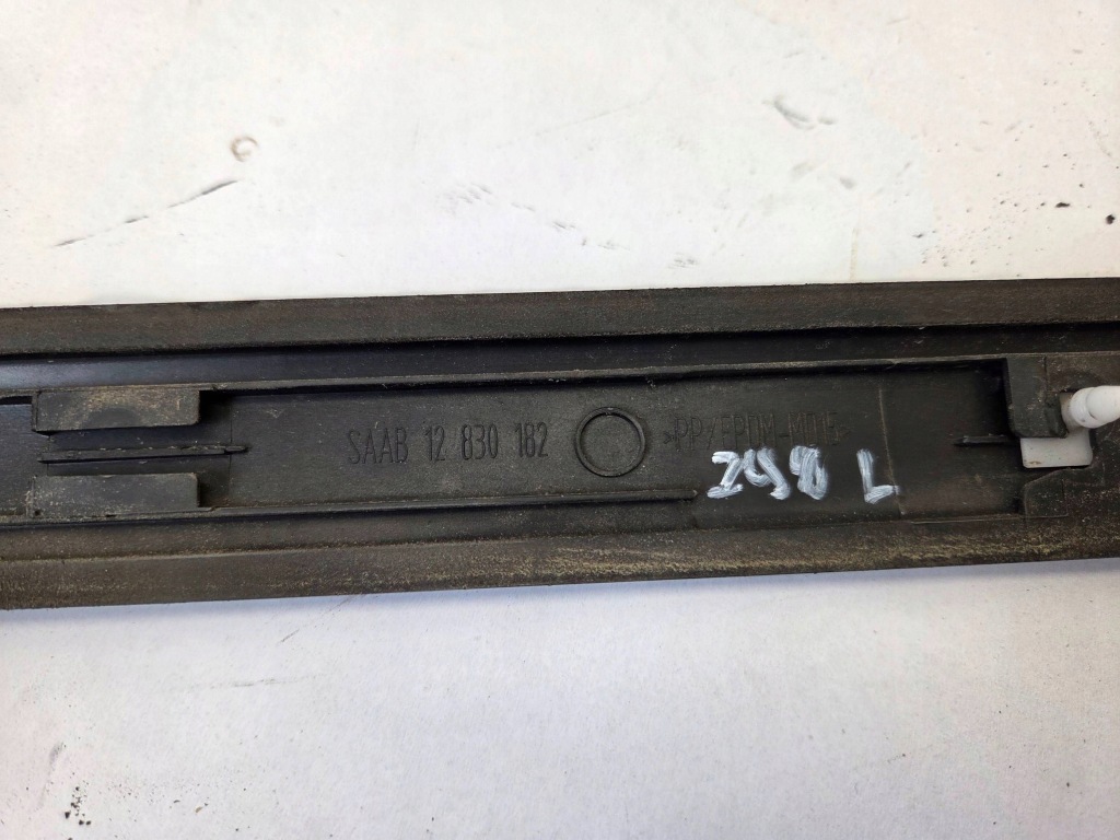 Молдинг крила ліва saab 9-3 93 cabrio 12830182 колір 298 в Україні
