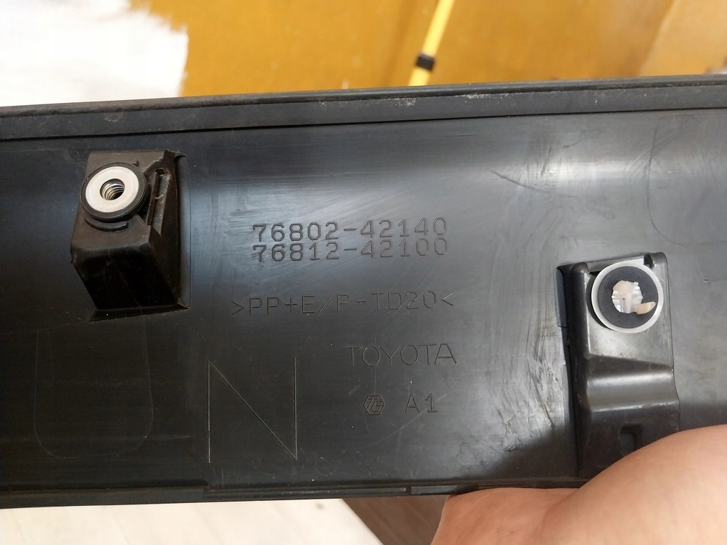 1040 toyota rav4 v 18- молдинг кришки задні 76802-42140 Зі Шроту