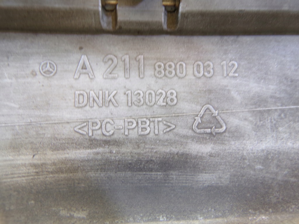 Молдинг заднего бампера левая mercedes w211 хром цвет 744 Доставка