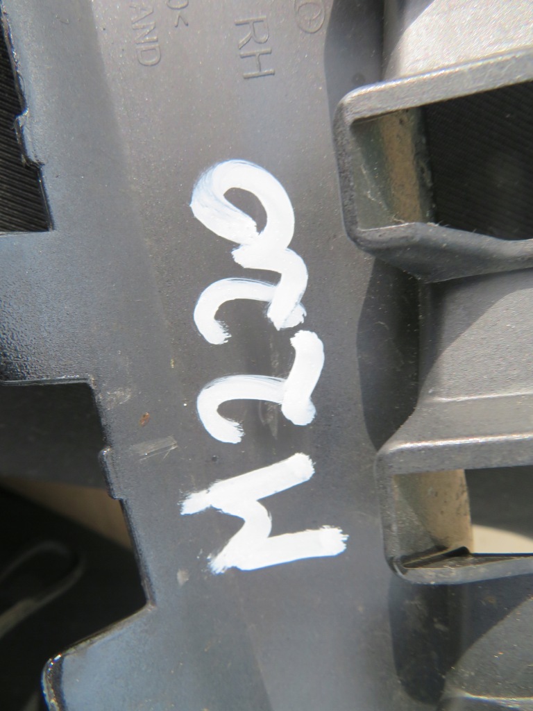 фото №14, Volvo xc60 ii правая решётка заглушка бампера перед