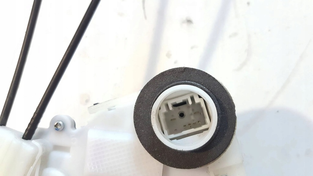 фото №7, 2012 toyota prius xw30 замок дверь передних 6903052290