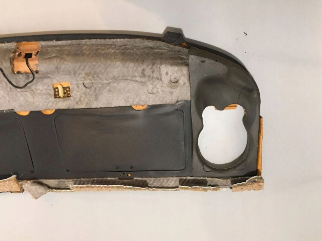 Mercedes-benz s w126 1980 полиця задня czarna Зі Шроту