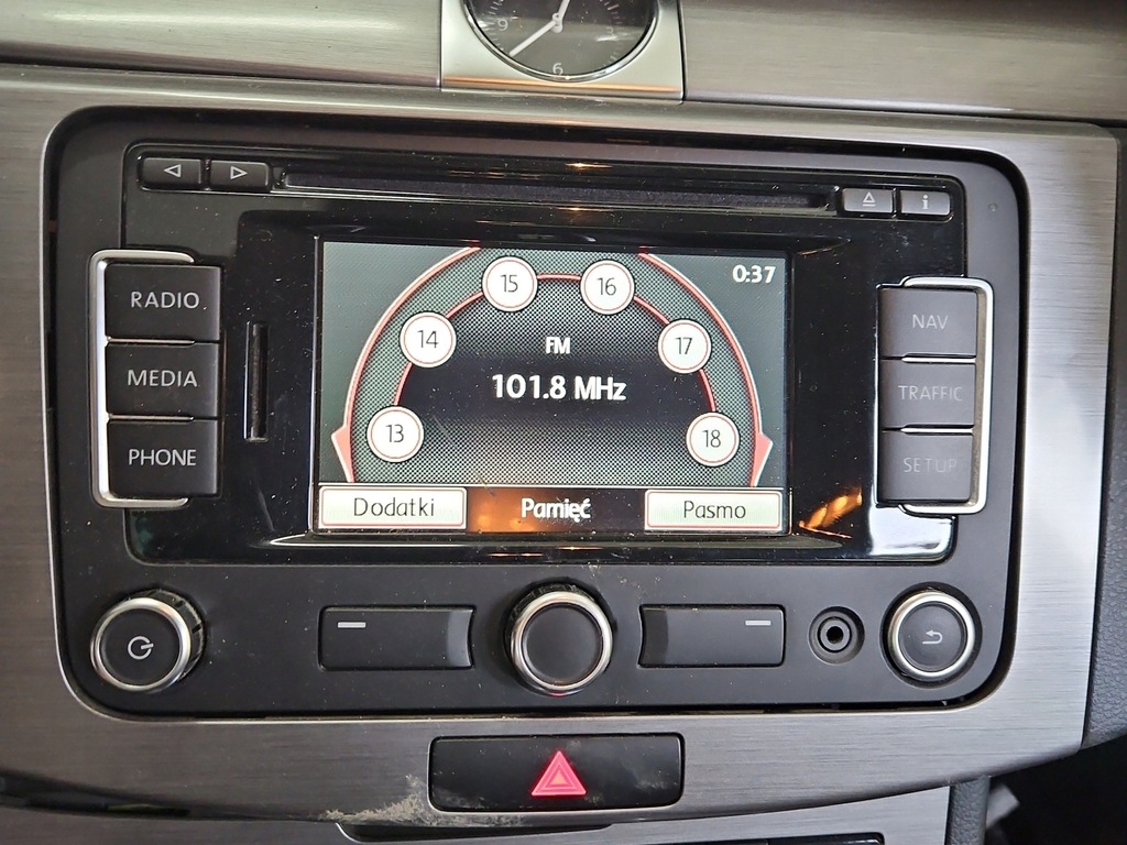 фото №1, Радіо заводський vw passat b7 3c8035279 радіопрогравач