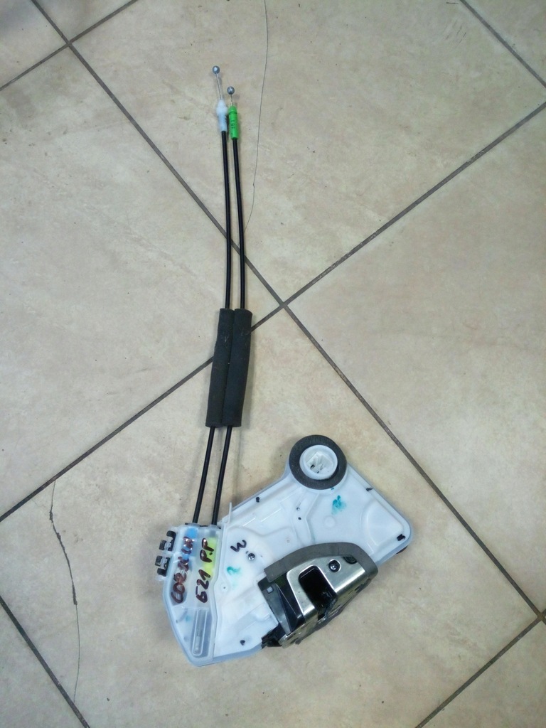 фото №1, Замок дверь toyota corolla e21 2 контакты oryg.