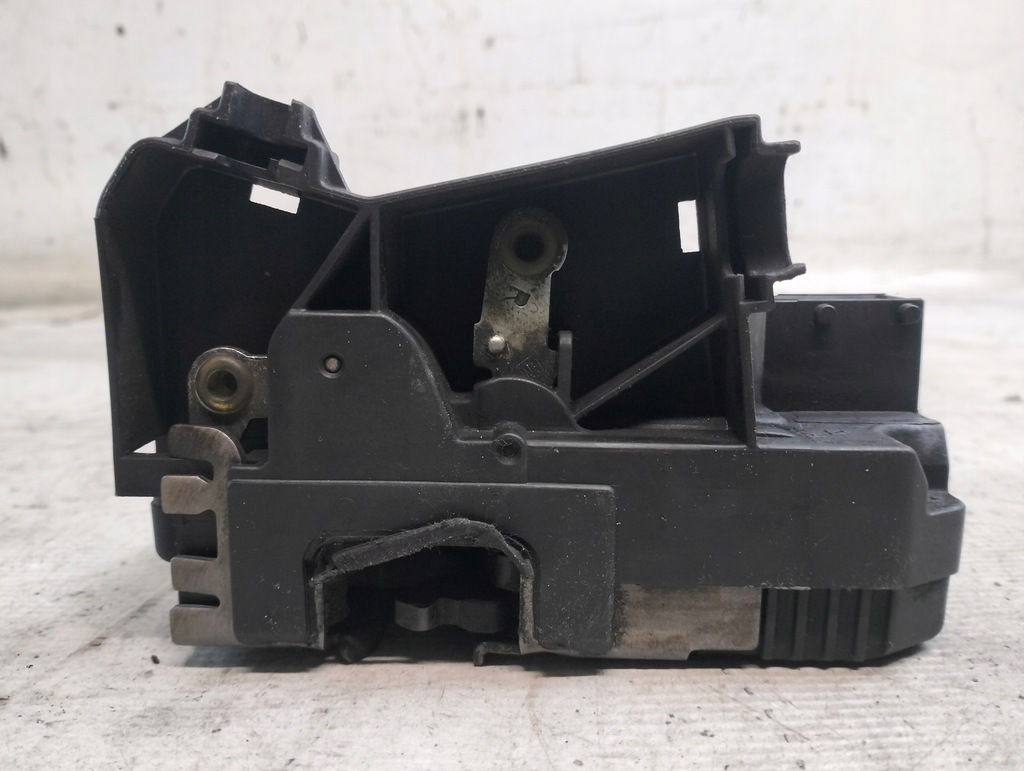 фото №9, Замок дверь правый перед opel vivaro a lift 2011r 8200042171