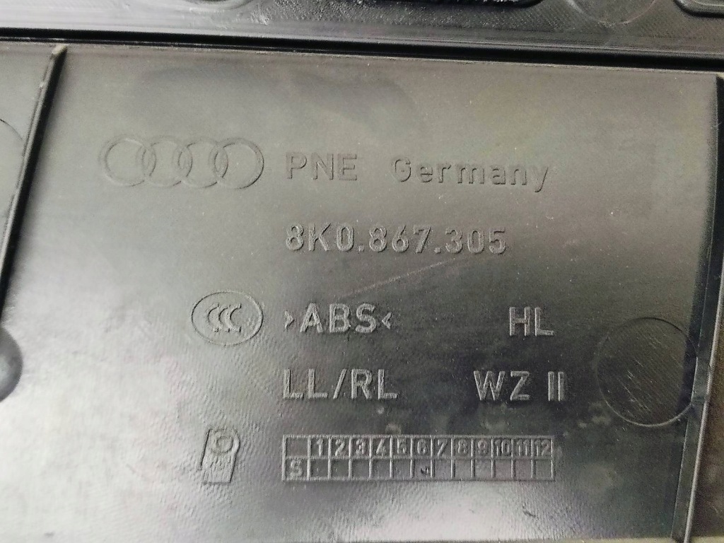 Купити Обшивка оббивка двері лівий задній audi a4 b8 2.0 tdi sedan 8k0867305