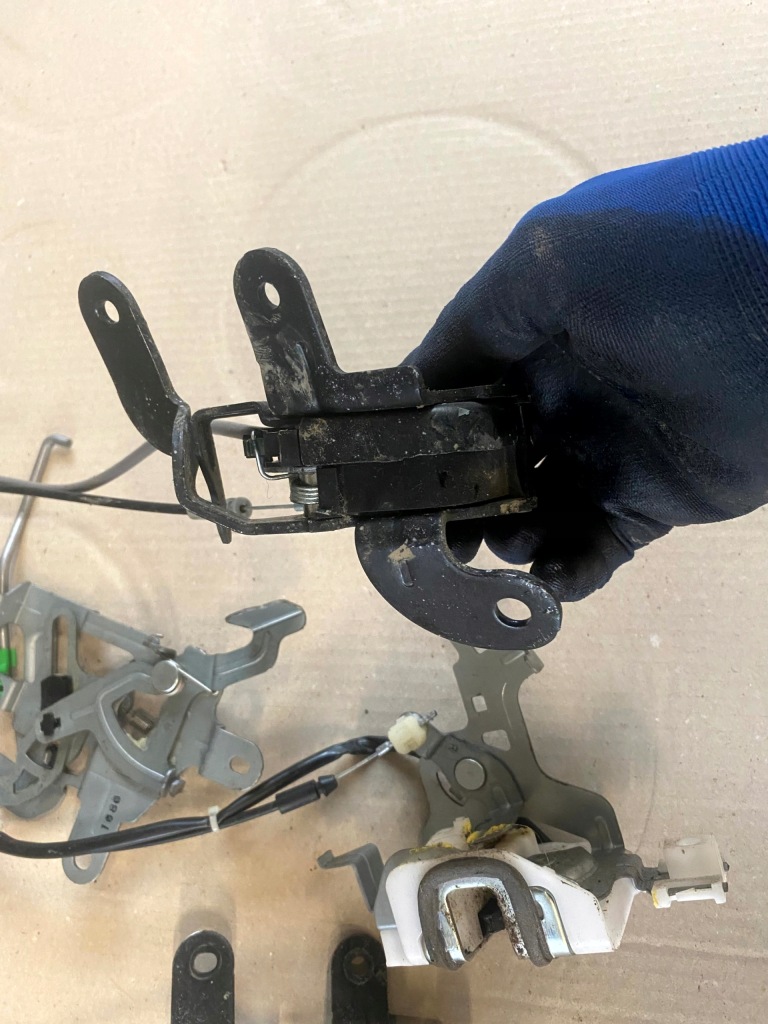 фото №5, Toyota hilux viii 15- замок засувка засувка двері трос лівий правий задня 1,5