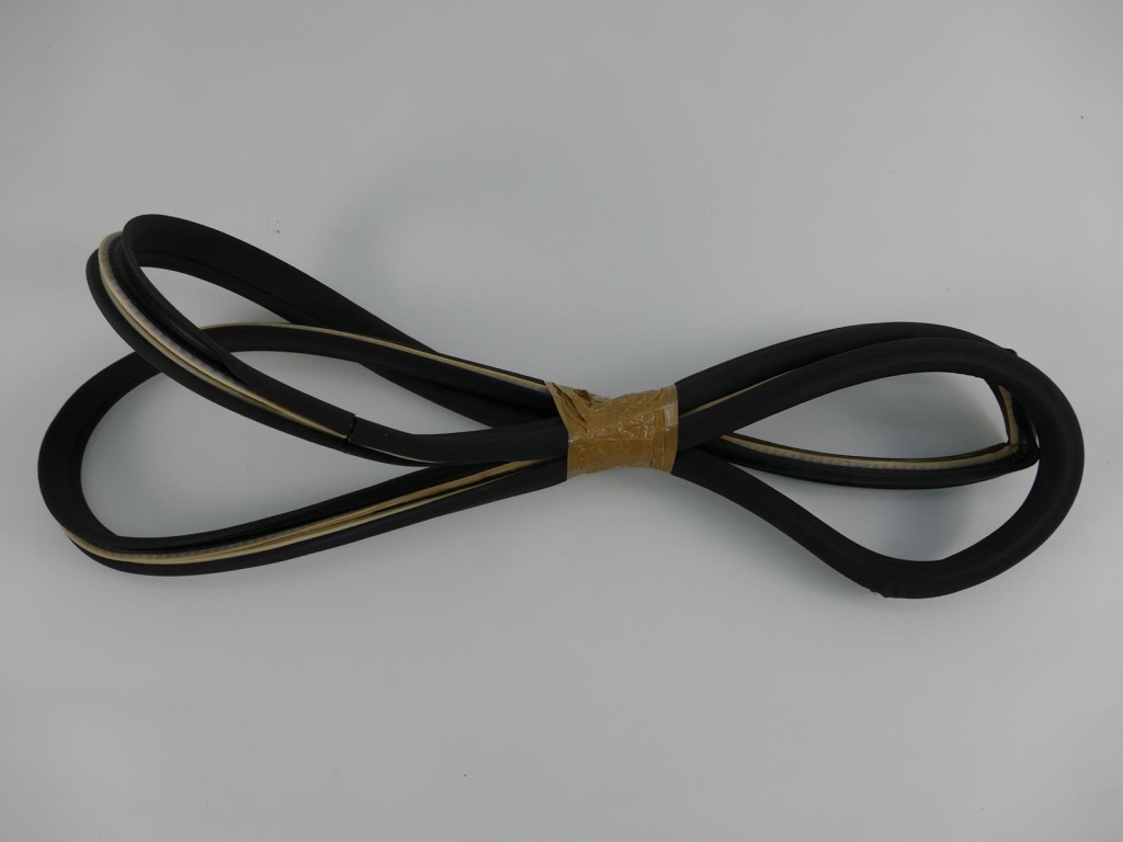 фото №1, Mercedes s w220 прокладка дверь правый задняя