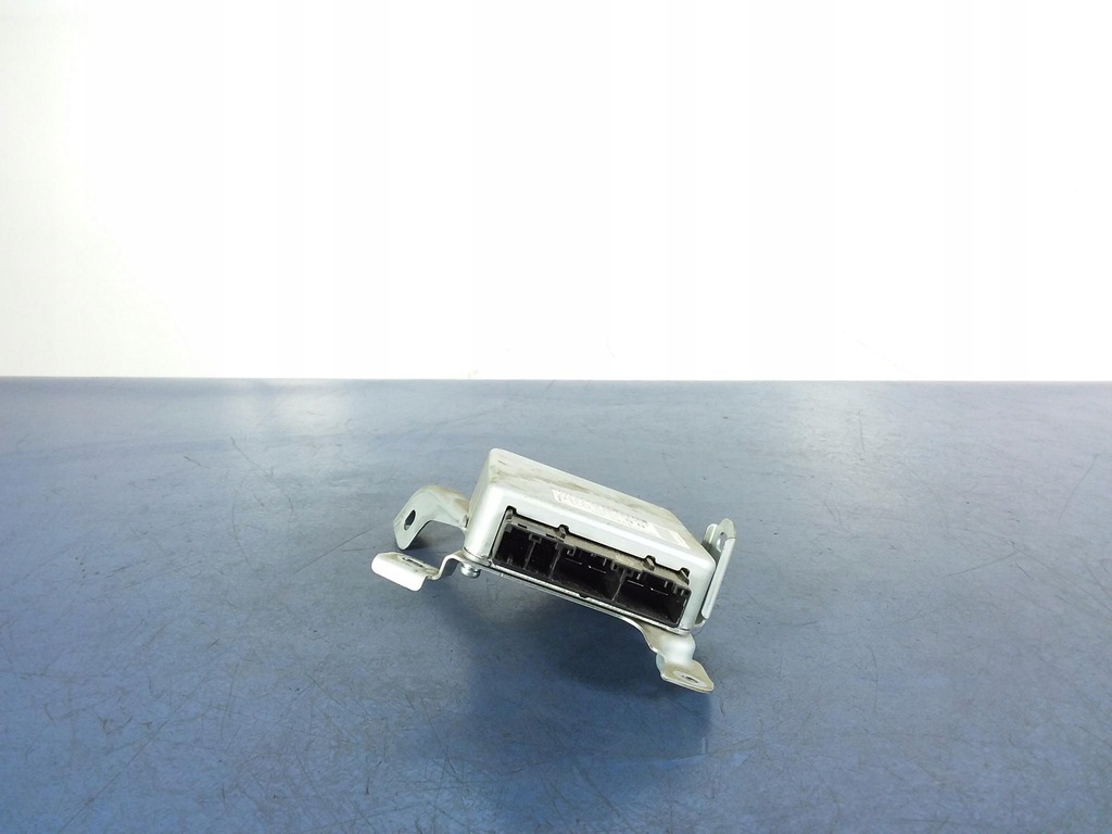 фото №1, Toyota yaris iii модуль усилителя 89650-0d290