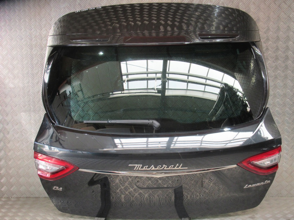 фото №1, Maserati levante крышка багажника задняя лампы nero 19r as3