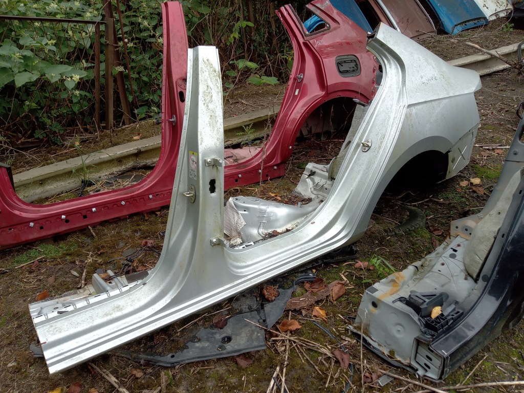 фото №1, Skoda superb iii чверть ліва задня крила блок двигуна поріг лівий