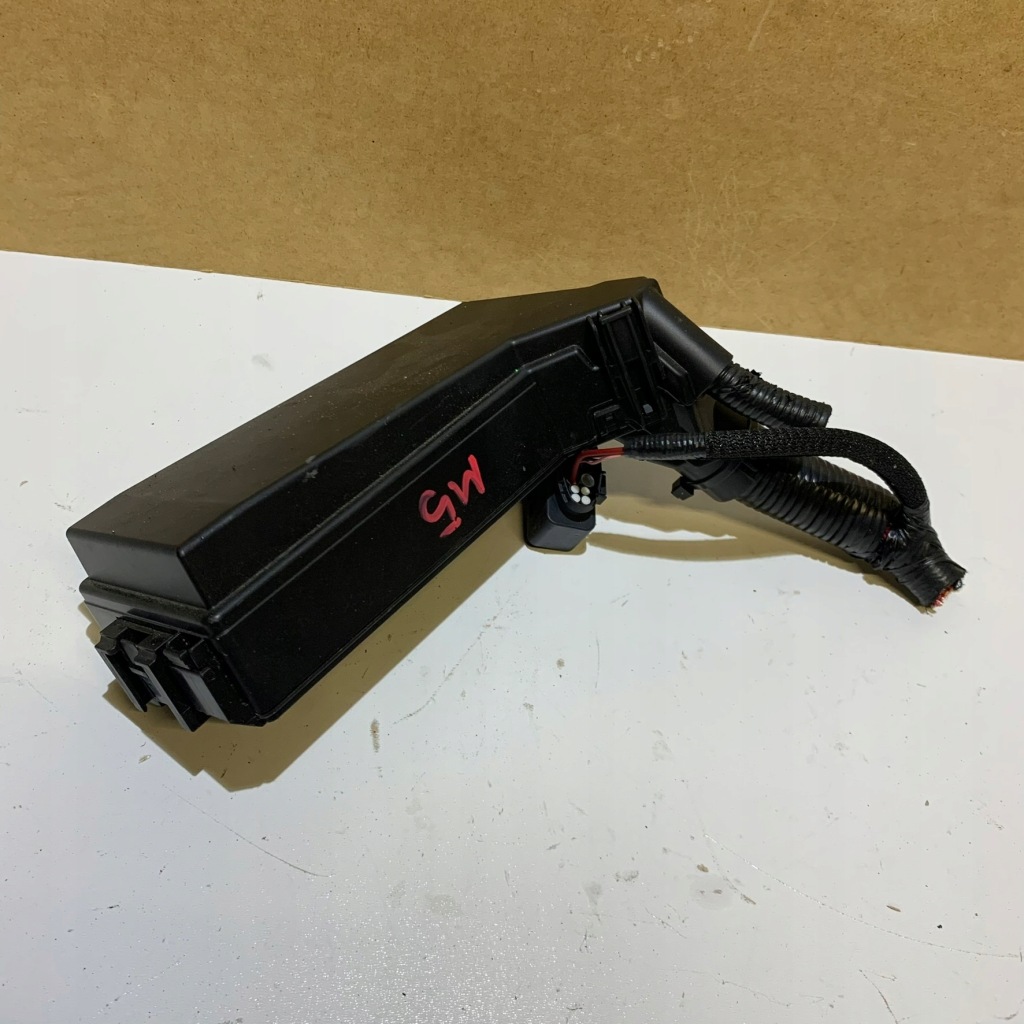 Купить Renault megane v e-tech корпус коробка предохранителей 243825mp3a