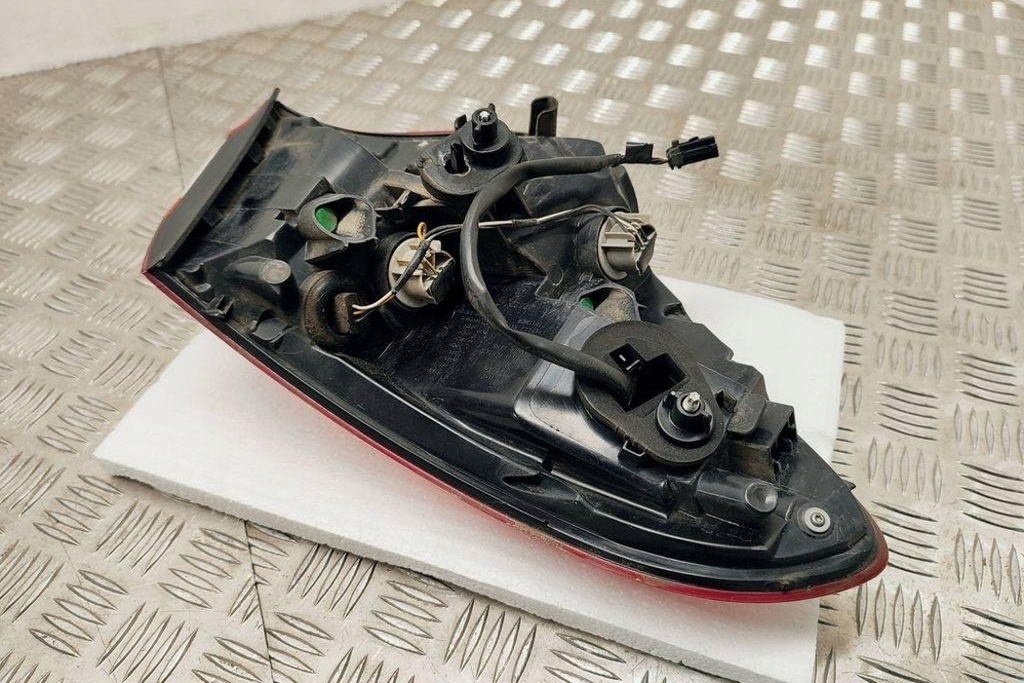 фото №10, Лампа правая задняя citroën ds5 1090029 2.0l дизель 2012