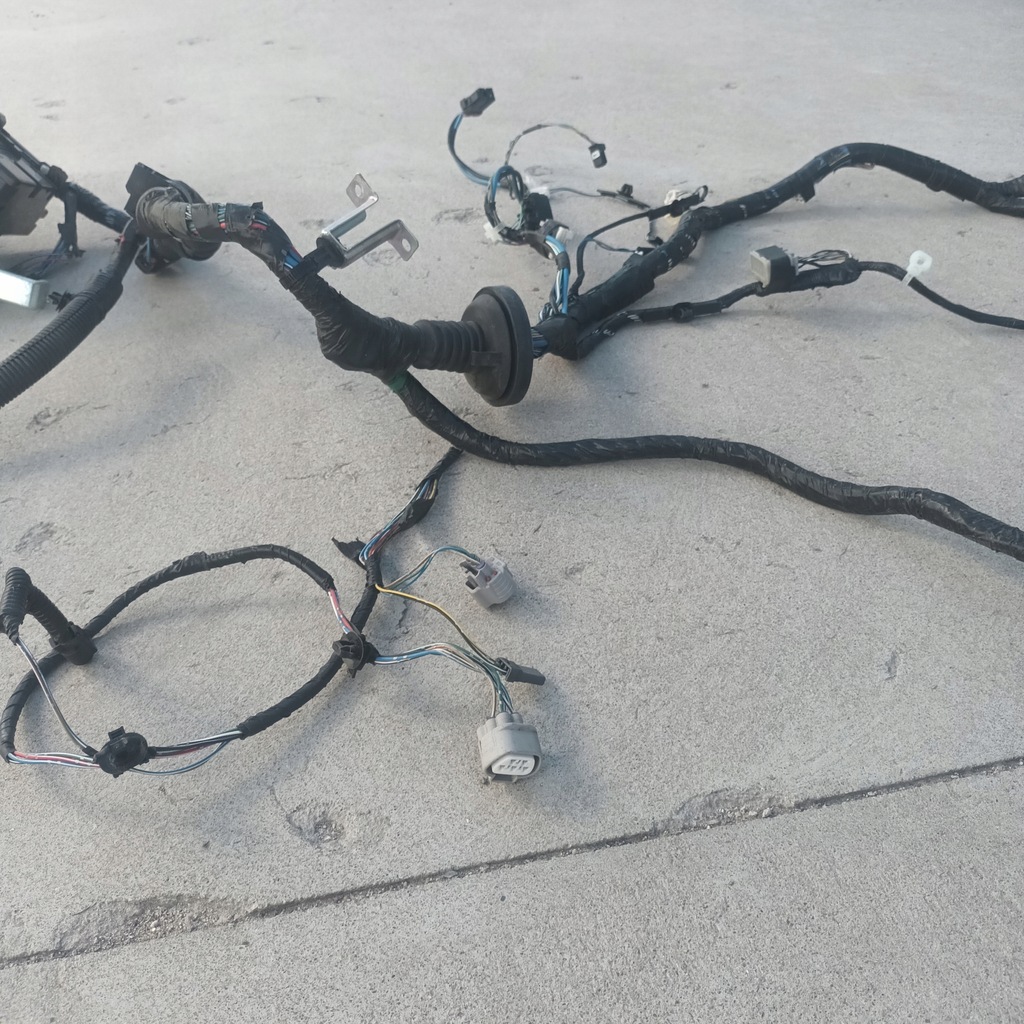 фото №12, Space star ii 13- дроти відсік двигуна